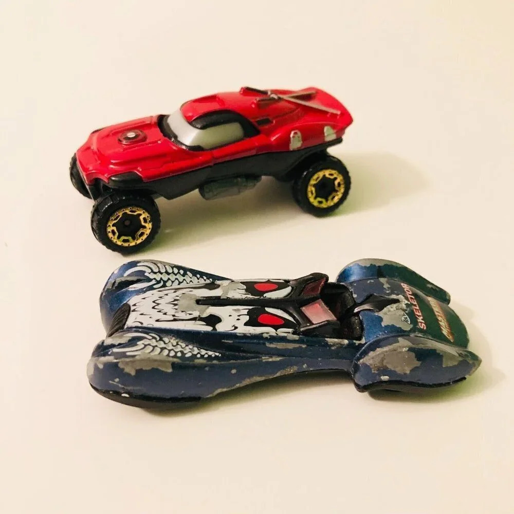 Hot Wheels MOTU Phantastique  Skeletor Diecast and Marvel Deadpool Character Car